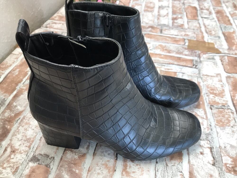 Time and Tru Women's Square Toe 2.5" Heels Elegant Ankle Boots Size 6 Black